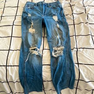 Hollister- Ultra High Rise Mom Jean